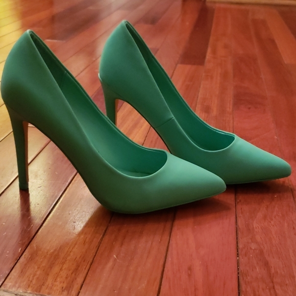 Never worn! - Picture 1 of 5